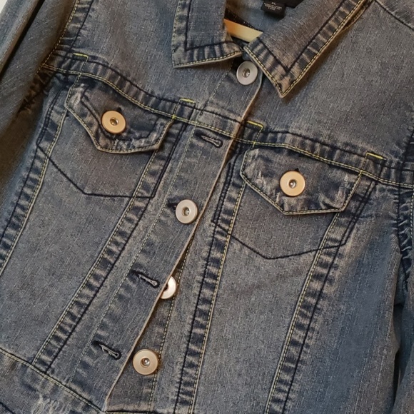 FOREVER 21 Jean Jacket - Picture 2 of 3